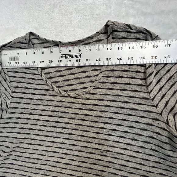 Tianello Womens XL Gray Black Striped Asbury Tunic Top 3/4 Sleeves Sharkbite Hem - Picture 6 of 8